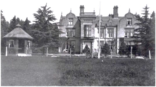 Old black and white photograph of Wolfreton Garth