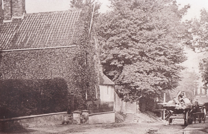 Old sepia photograph of Ivy Cottage, Willerby